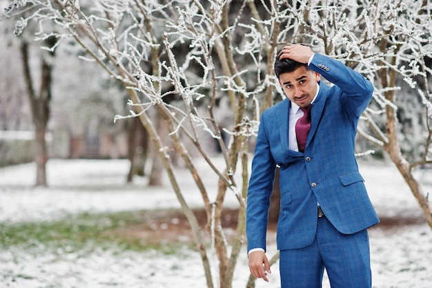 Free photo elegant indian fashionable man model on suit posed at winter day